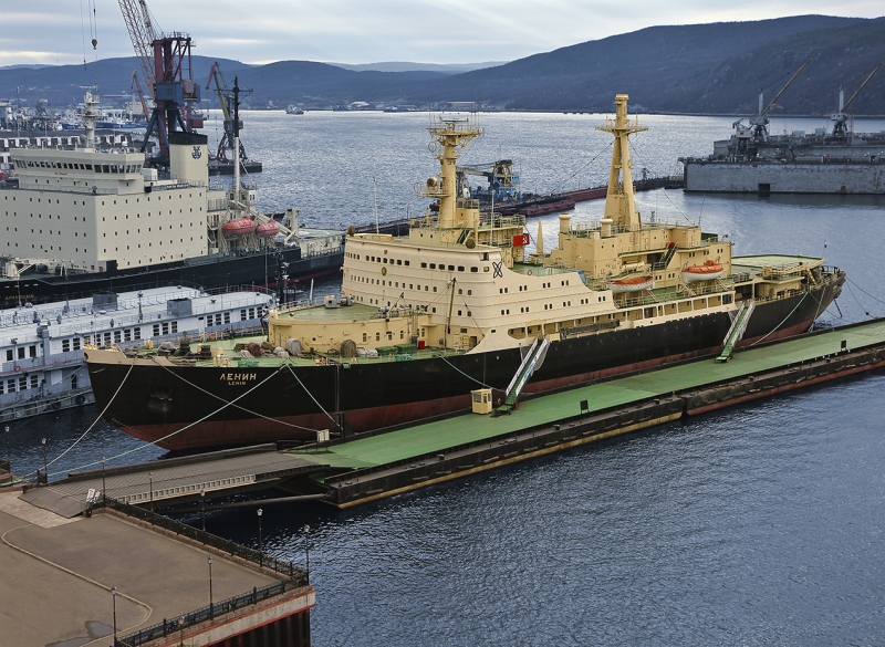 первое в мире надводное судно с ядерной силовой установкой "Ленин"